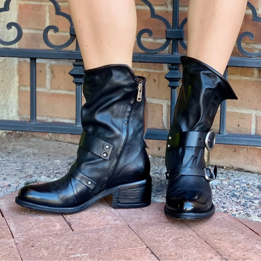 Women's Black Leather Boots - Picture 13 of 14